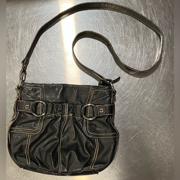 Tignanello Leather crossbody Bag Satchel Black, multiple pockets. - Picture 1 of 14